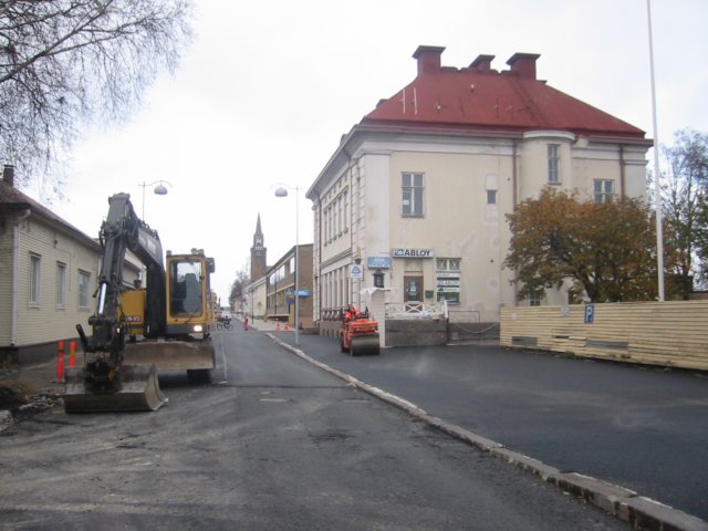 Kirkkokadun asfaltointia 18.10.2006.