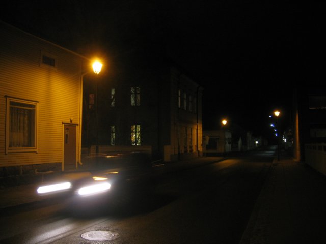 Koulukatua iltapime&auml;ll&auml; joulukuussa 2006.