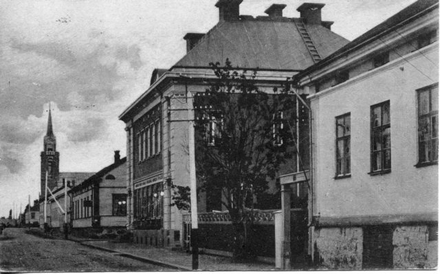 Kirkkokatua vuosien 1915 ja 1919 v&auml;lisen ajanjakson alkupuolelta. Raahen Museon kokoelmista.