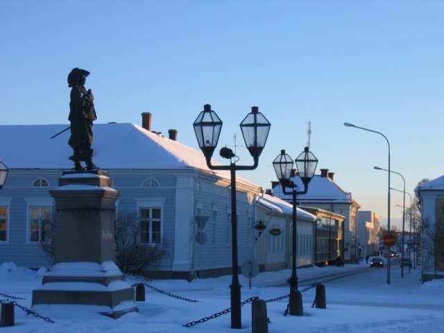 Pehr Brahen patsas, Pekkatori, Kirkkokatu ja Yhdyspankin talo.