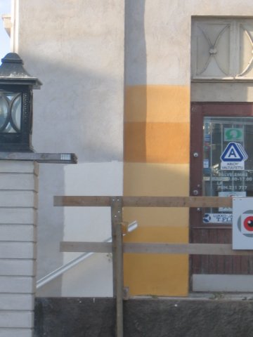 Huomattavasti vaalentuneet v&auml;ris&auml;vyt.