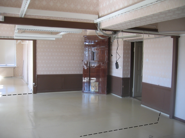 Lattia ennen remonttia