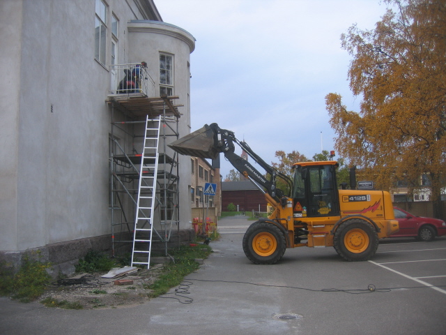 Parvekkeen purkaminen